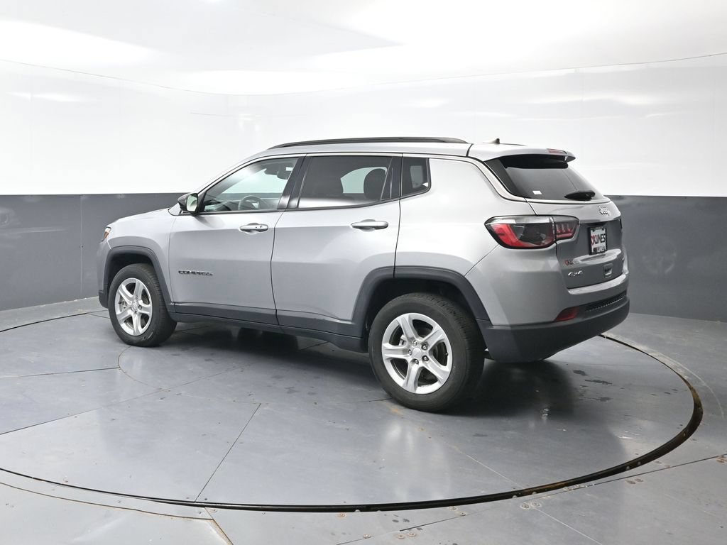 Used 2024 Jeep Compass Latitude AWD/4WD image 11