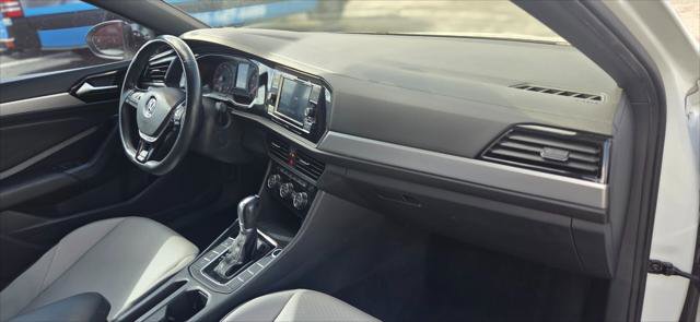 Used 2019 Volkswagen Jetta R-Line w/ R-Line Cold Weather Package image 19