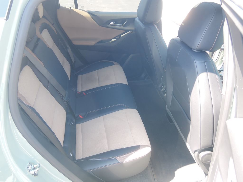 Used 2026 Chevrolet Equinox ACTIV w/ Safety and Technology Package AWD/4WD image 38