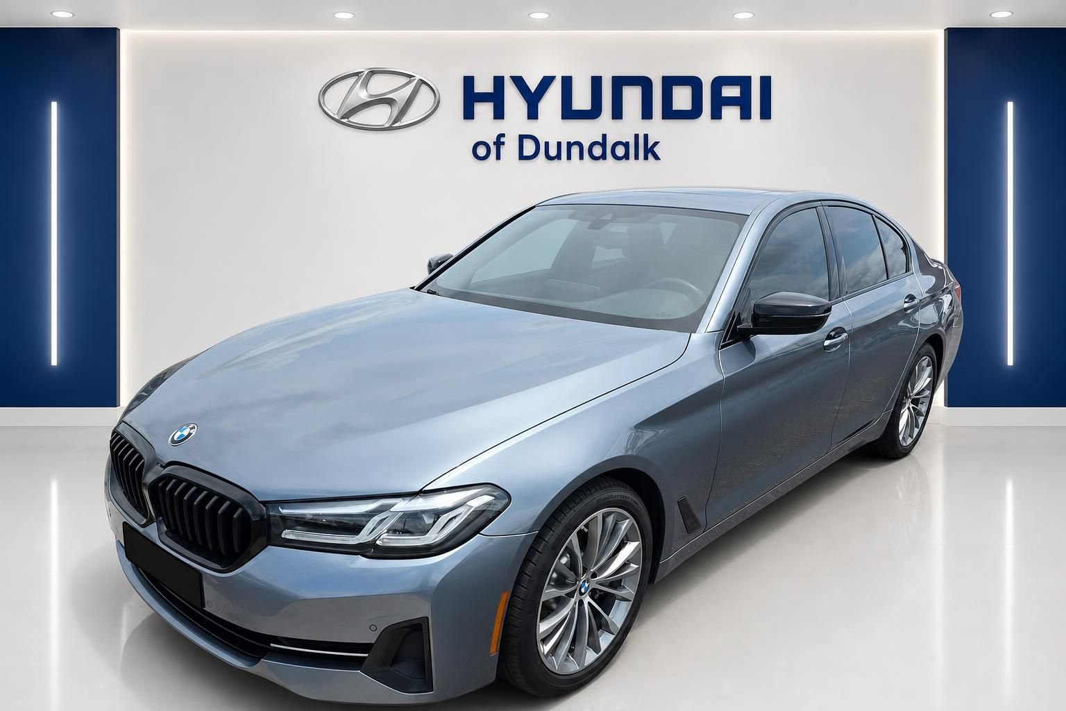 Used 2022 BMW 530i w/ M Sport Package RWD image 3