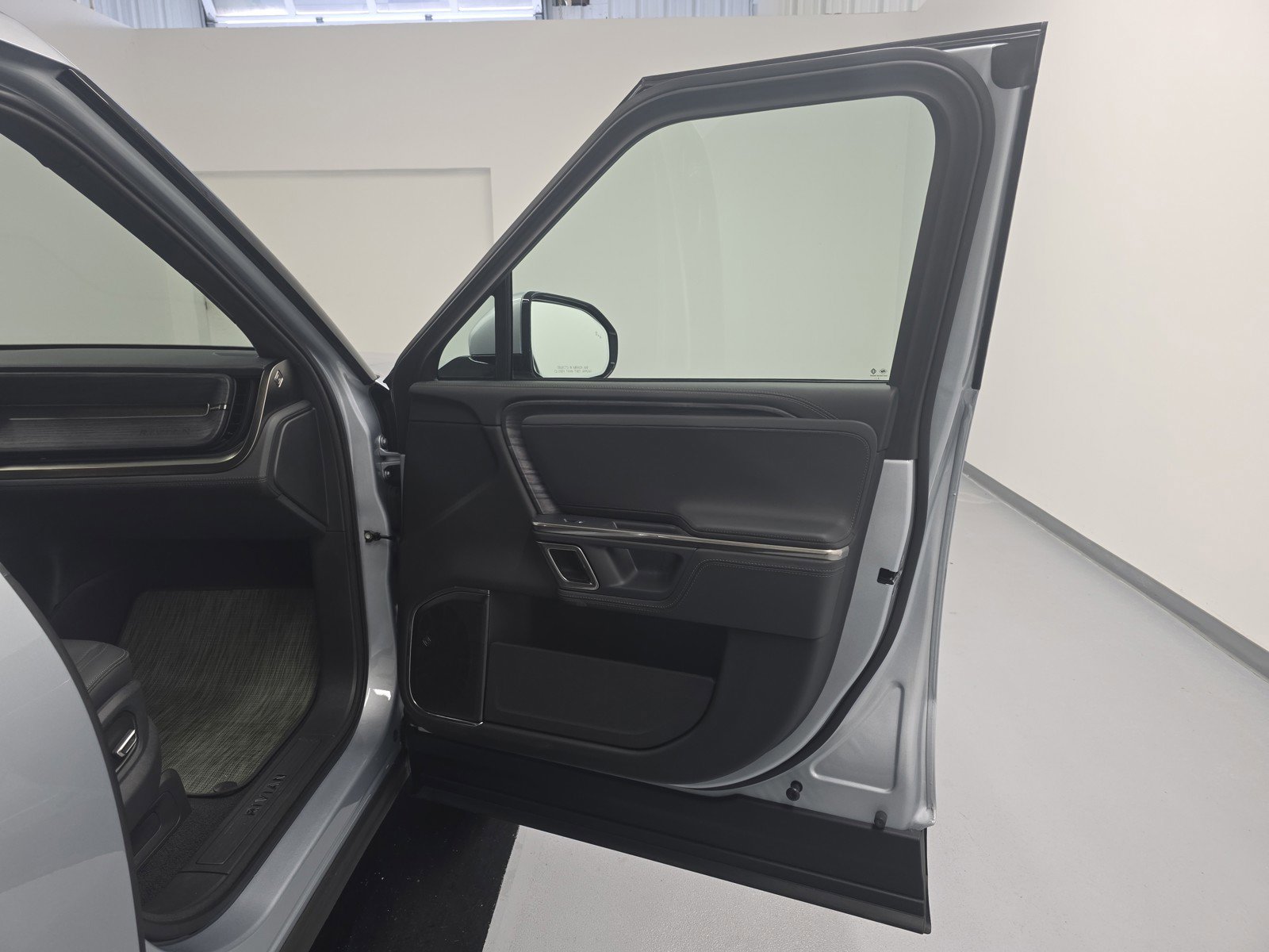 Used 2024 Rivian R1T Adventure AWD/4WD image 18