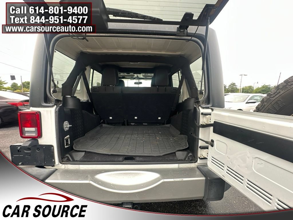 Used 2017 Jeep Wrangler Unlimited Sahara w/ Connectivity Group AWD/4WD image 21