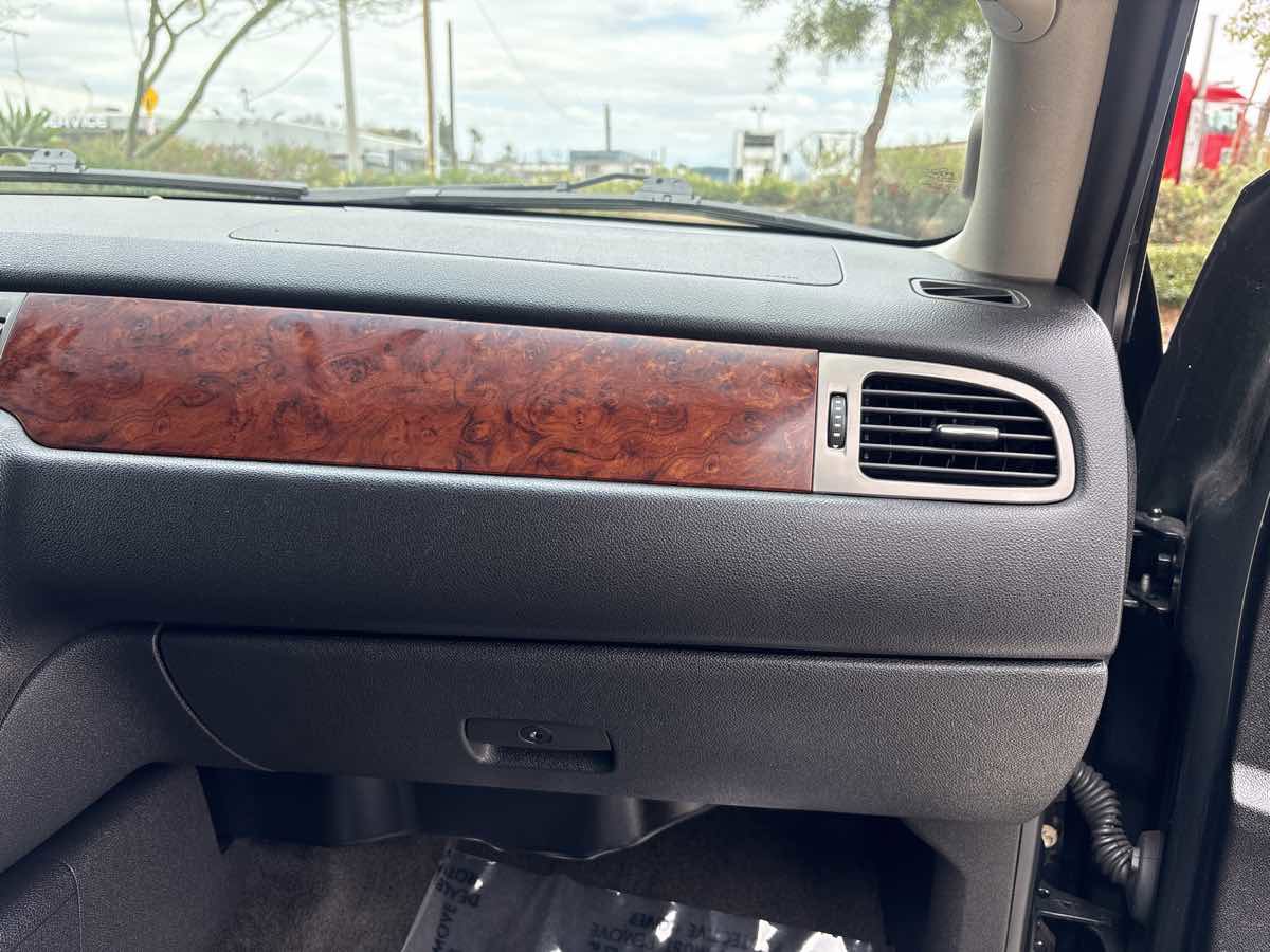 Used 2013 Chevrolet Avalanche LS AWD/4WD image 19