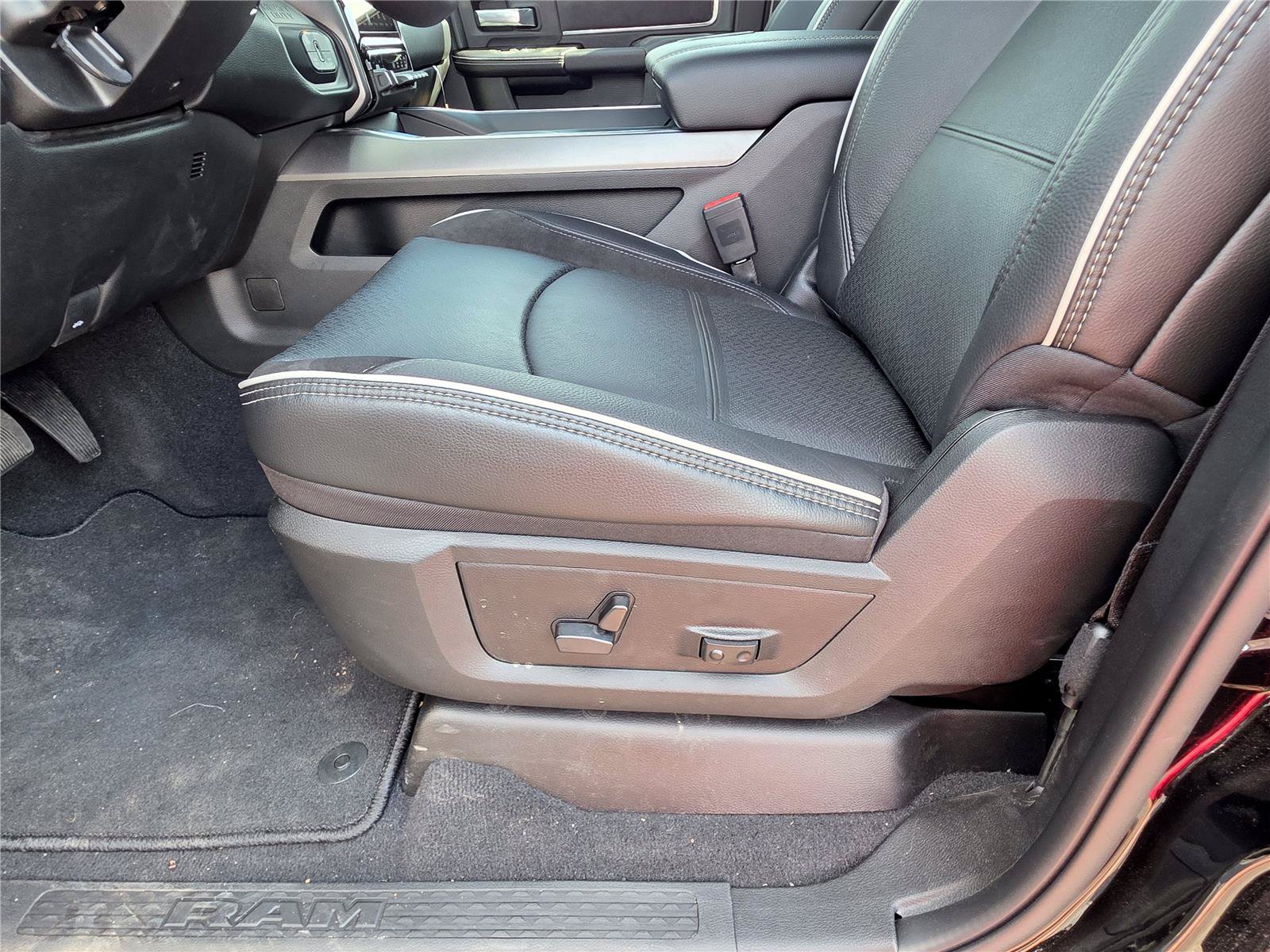 New 2026 RAM 2500 Laramie w/ Night Edition AWD/4WD image 26