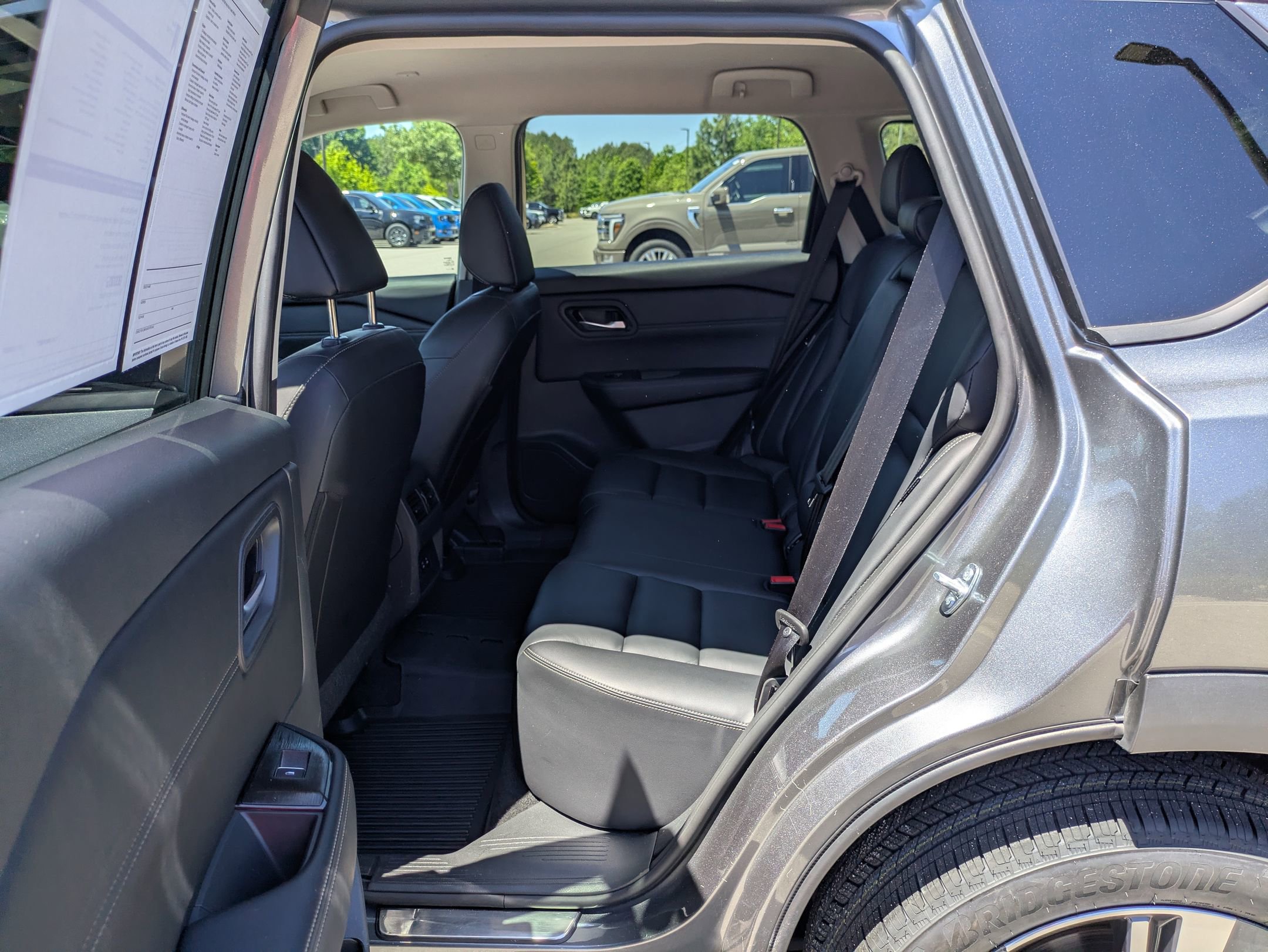 Used 2024 Nissan Rogue SL FWD image 28