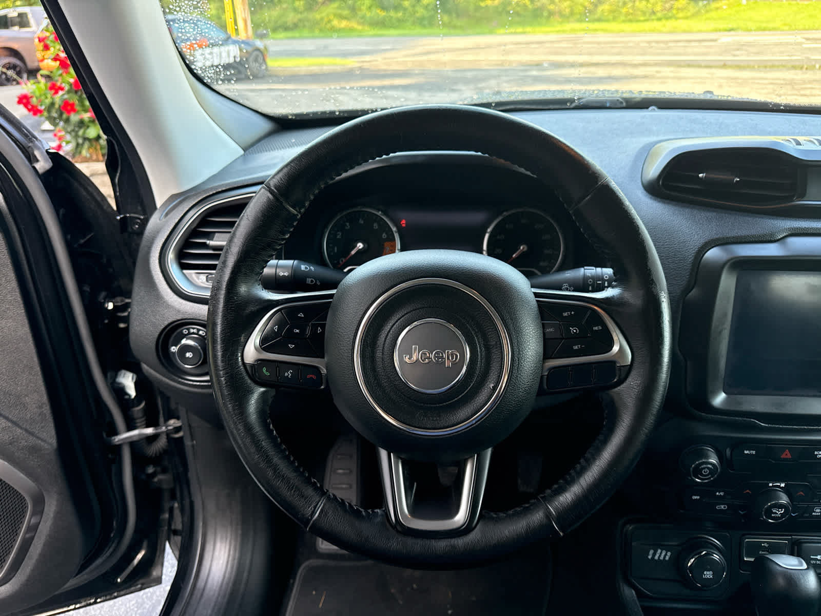 Used 2020 Jeep Renegade Limited w/ UConnect 8.4 Nav Group AWD/4WD image 23