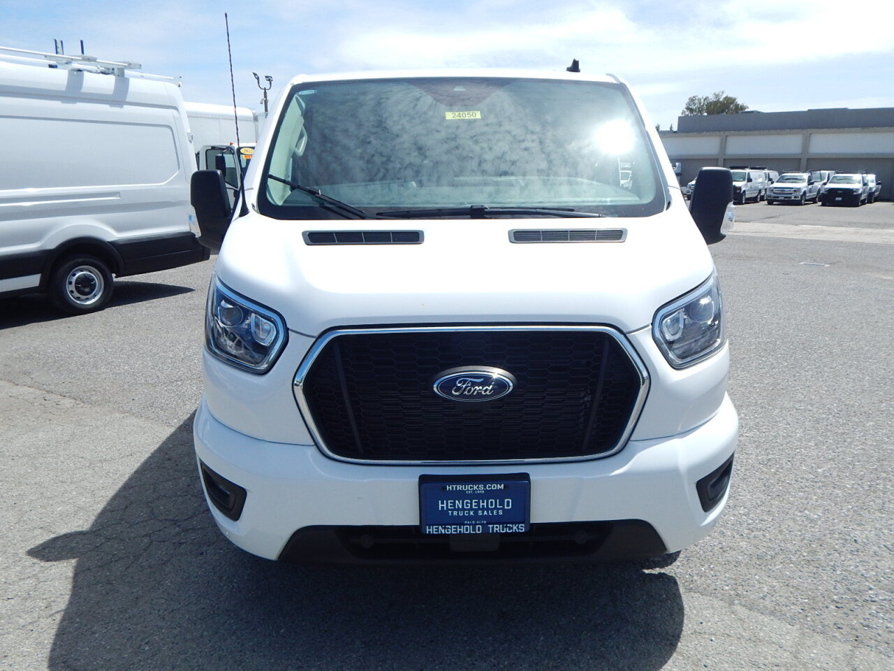 Used 2023 Ford Transit 350 XLT RWD image 11