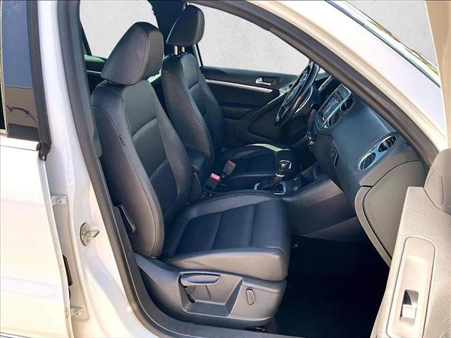 Used 2016 Volkswagen Tiguan R-Line FWD image 9