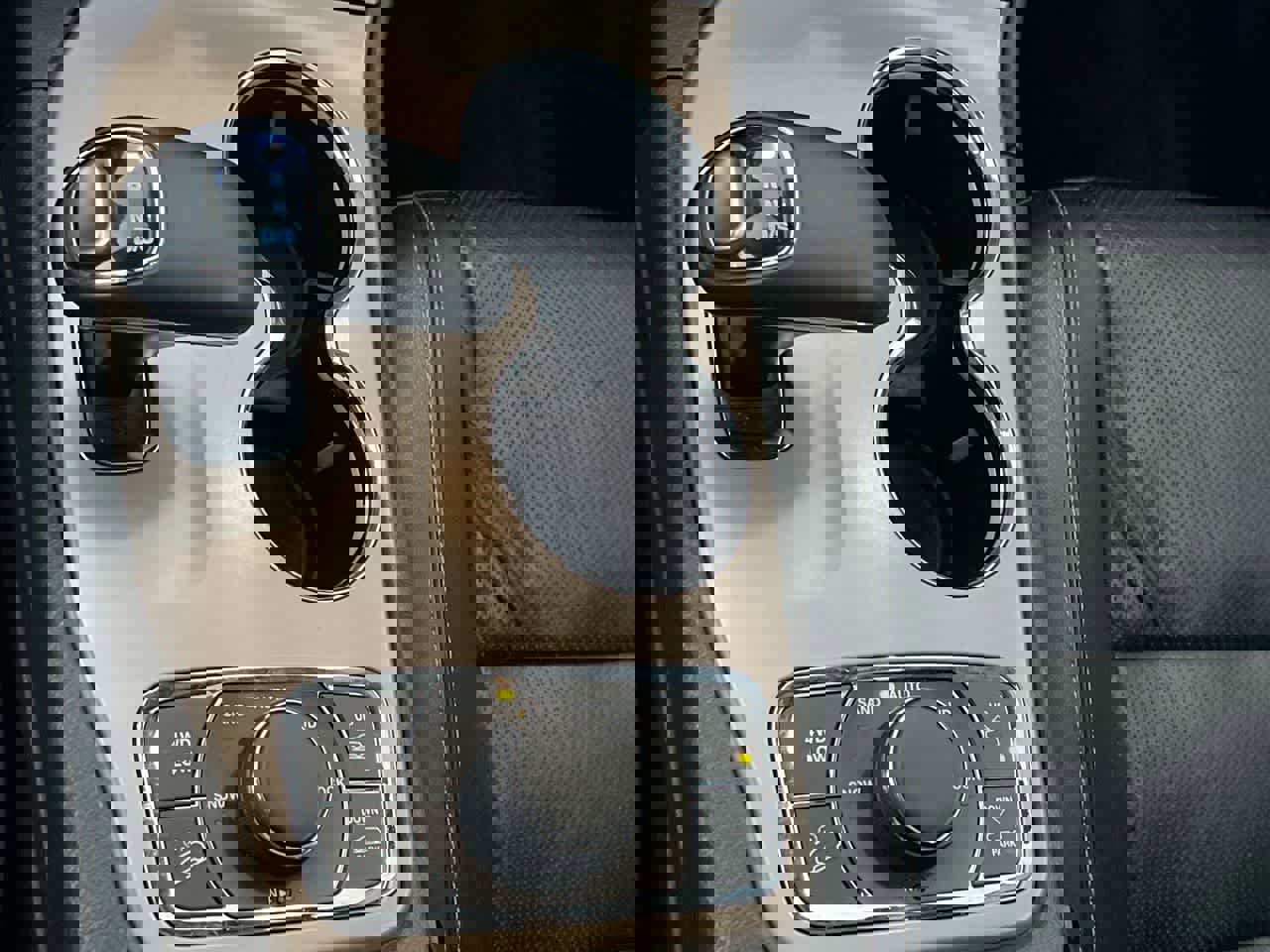 Used 2015 Jeep Grand Cherokee Overland image 20