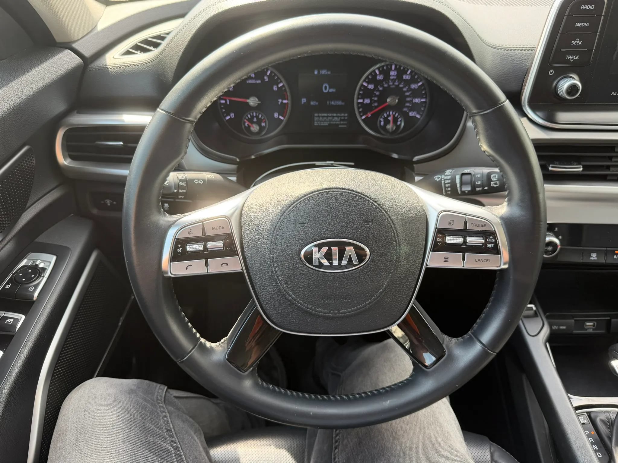 Used 2020 Kia Telluride S w/ S 8 Passenger Seating Package AWD/4WD image 12