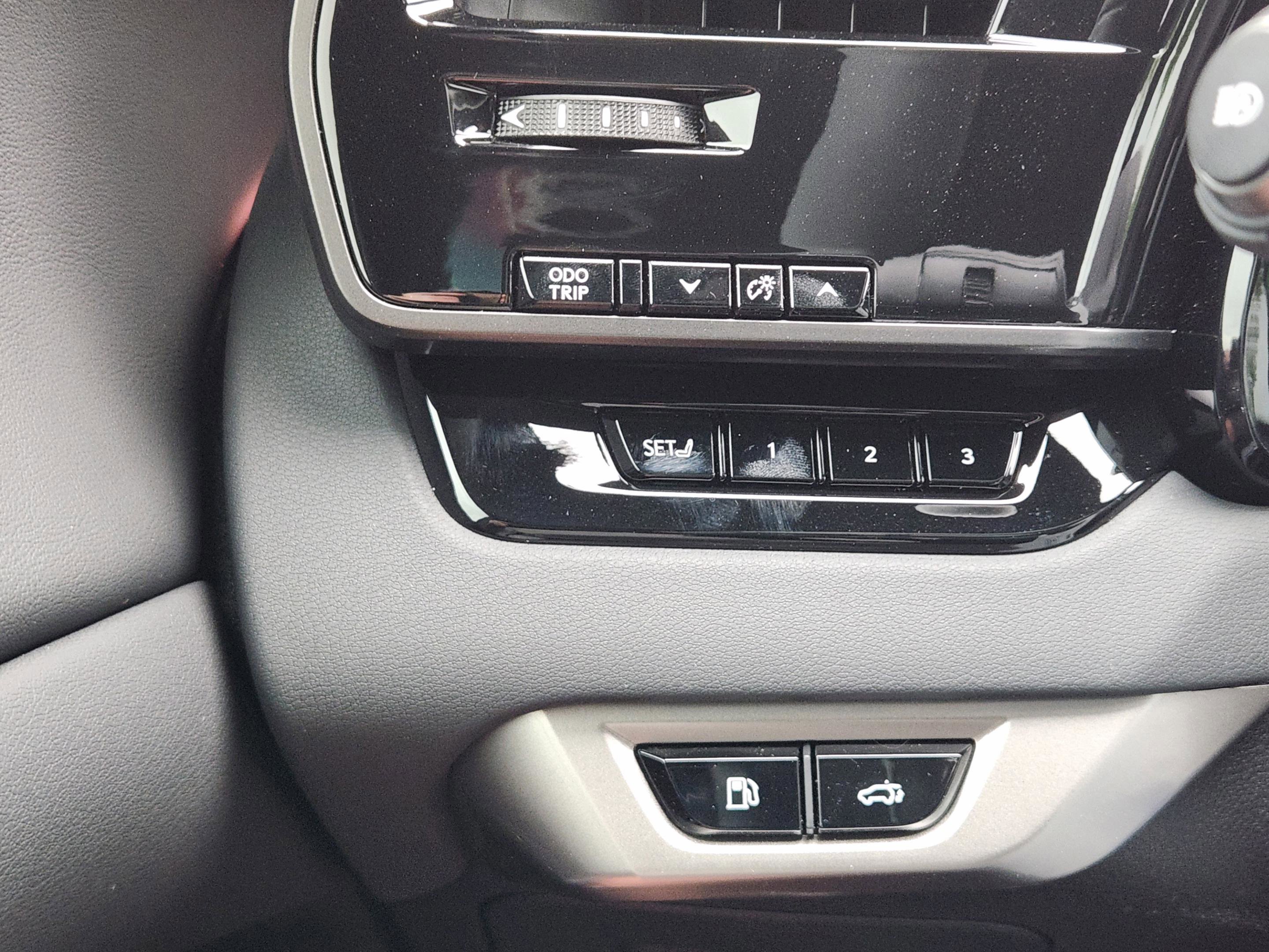 New 2026 Lexus RX 350h AWD/4WD image 13