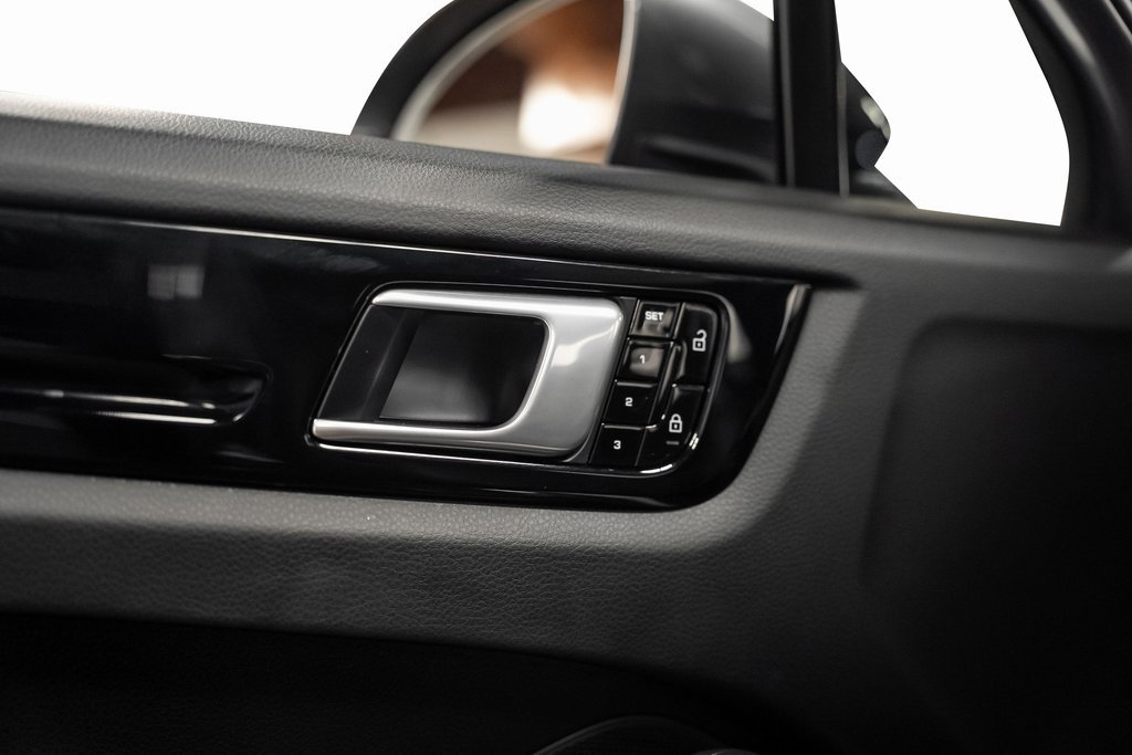 Used 2021 Porsche Cayenne Coupe image 62