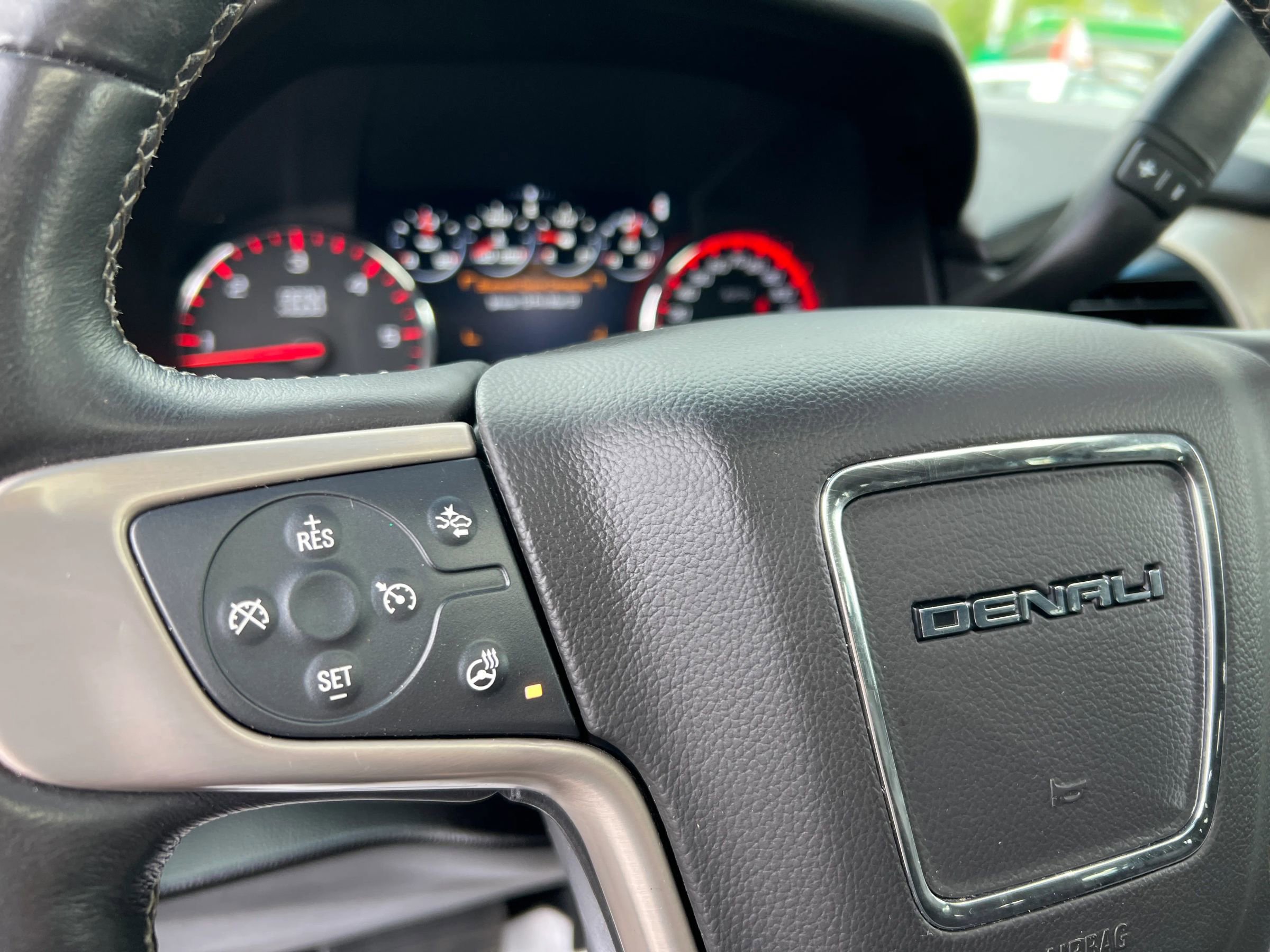 Used 2016 GMC Yukon XL Denali w/ Open Road Package AWD/4WD image 15