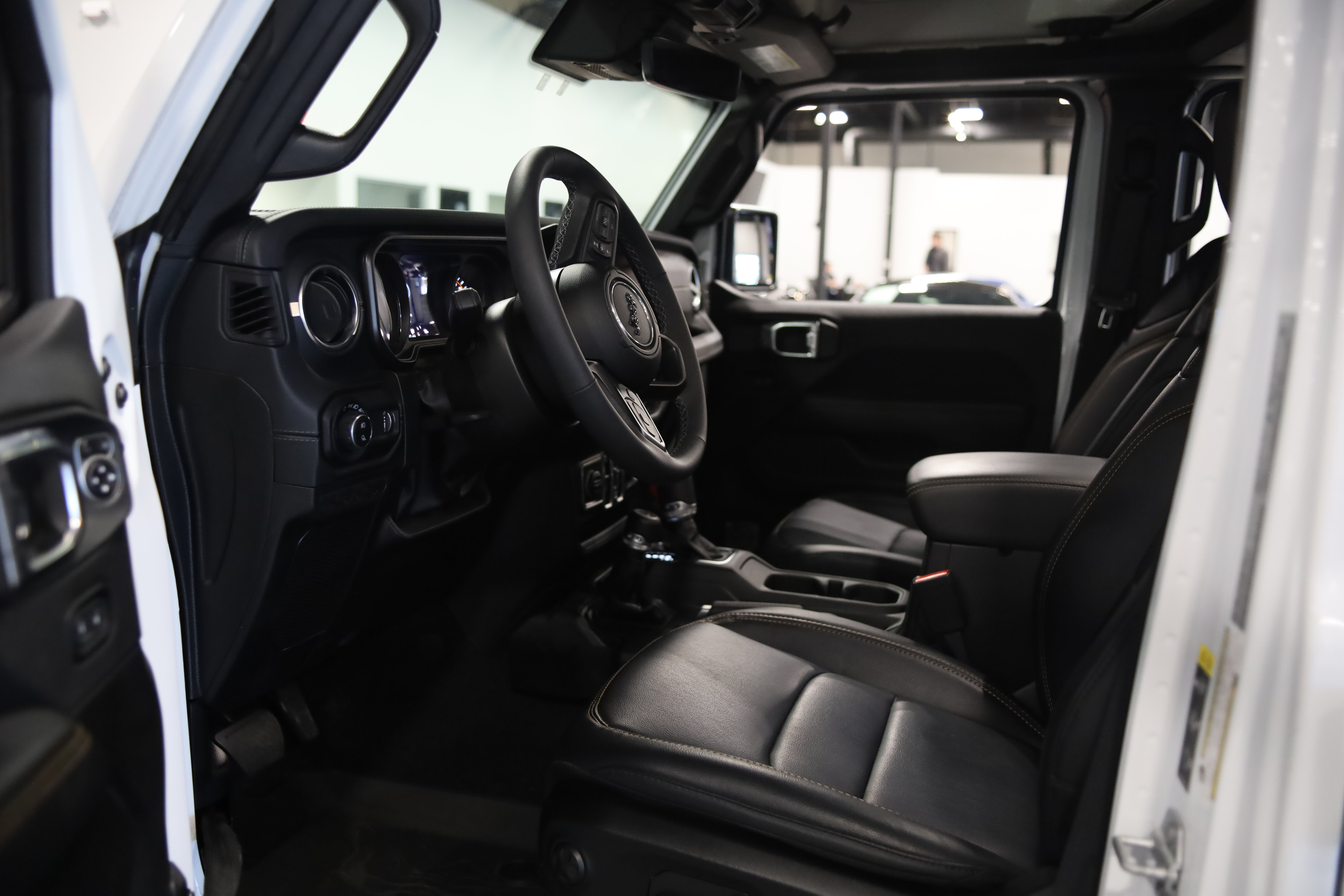 Used 2025 Jeep Gladiator Sport AWD/4WD image 15
