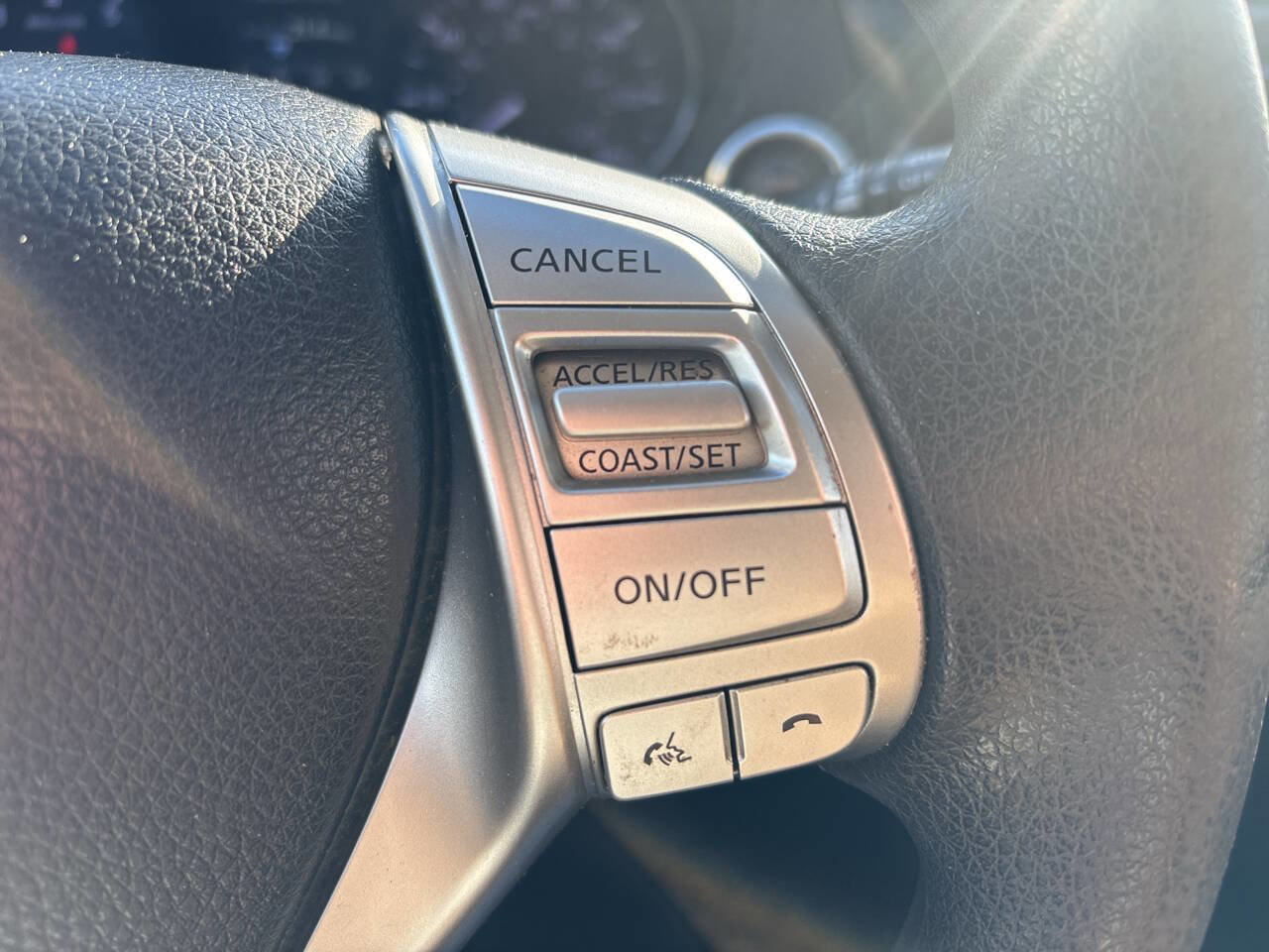 Used 2015 Nissan Rogue SV w/ SV Moonroof Package image 34