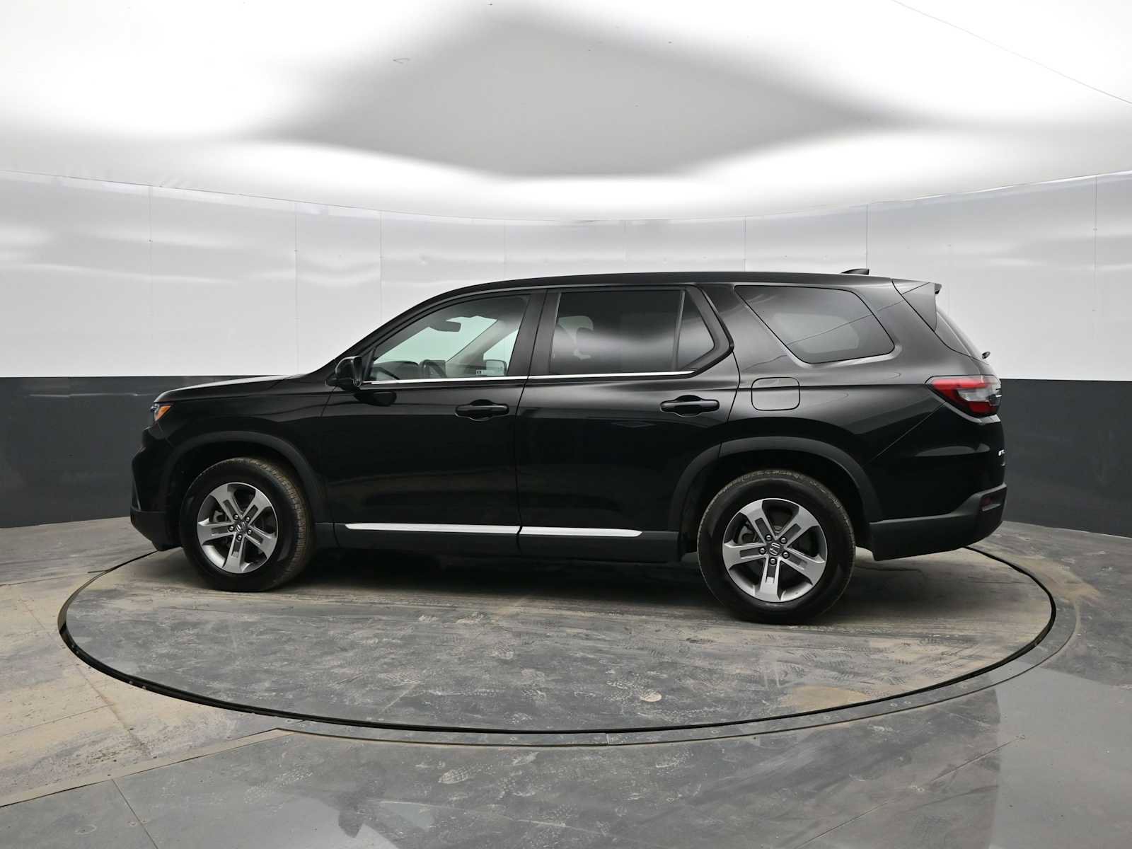 Used 2024 Honda Pilot EX-L image 5