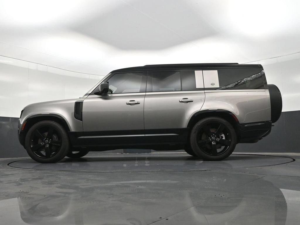 Used 2024 Land Rover Defender 130 X-Dynamic SE AWD/4WD image 24