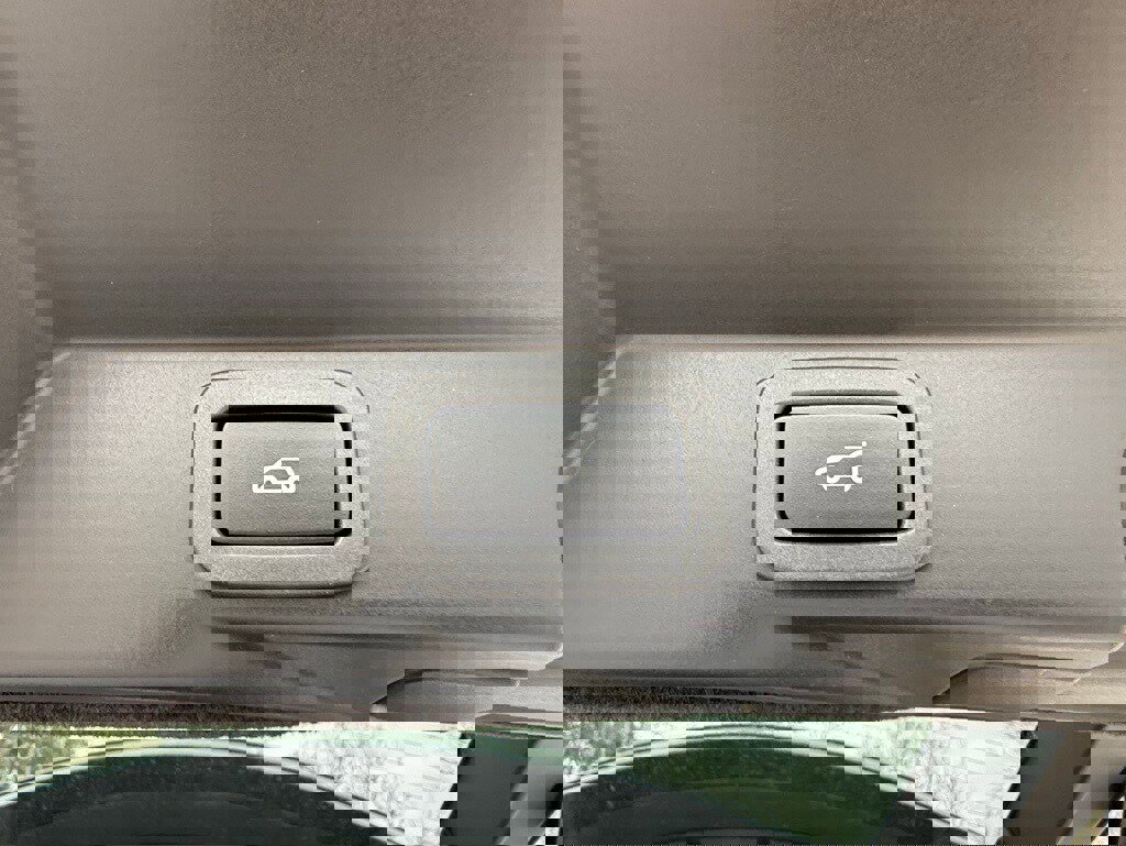 Used 2021 Land Rover Range Rover Sport HSE Silver Edition image 40