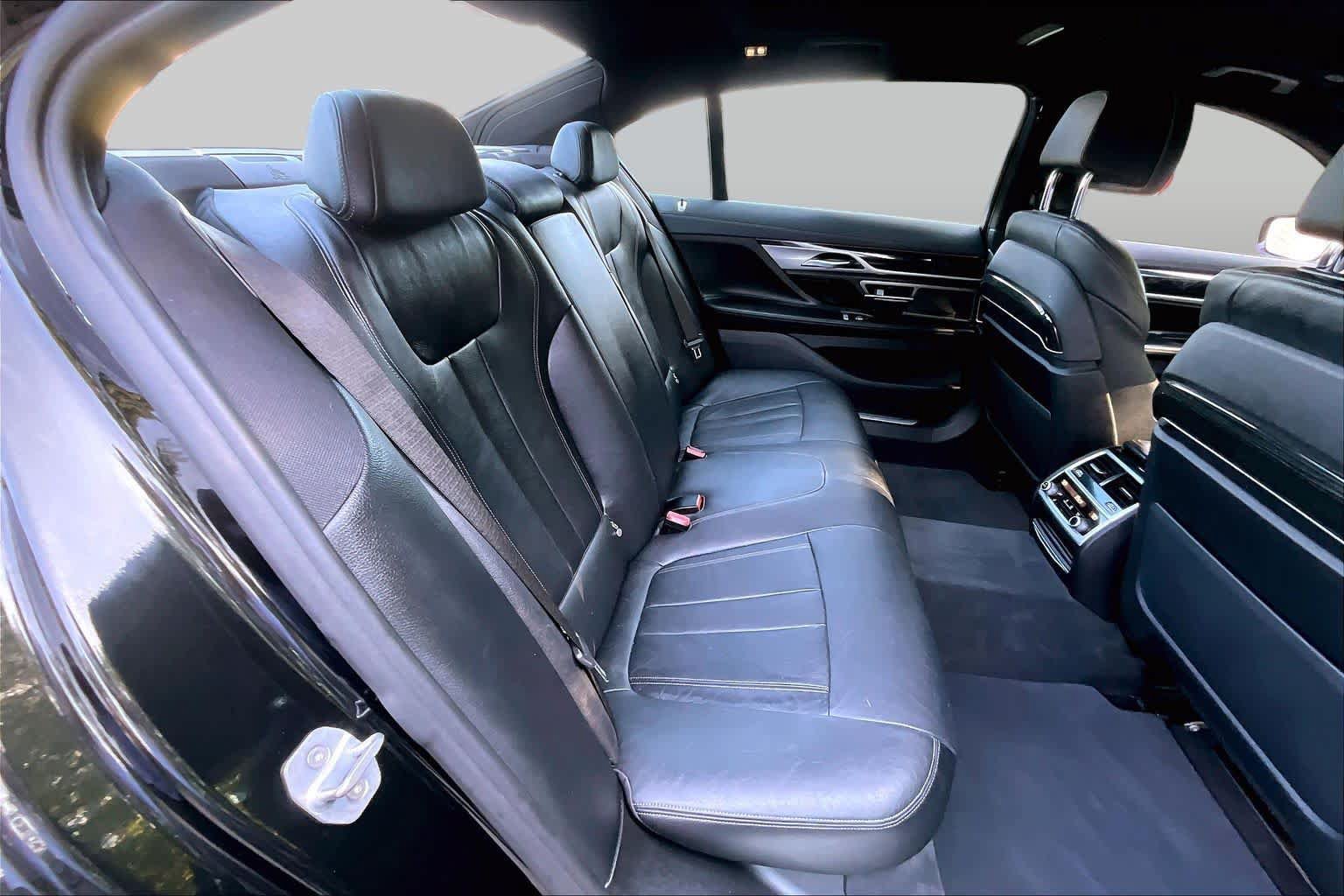Used 2019 BMW 740i xDrive w/ M Sport Package AWD/4WD image 18