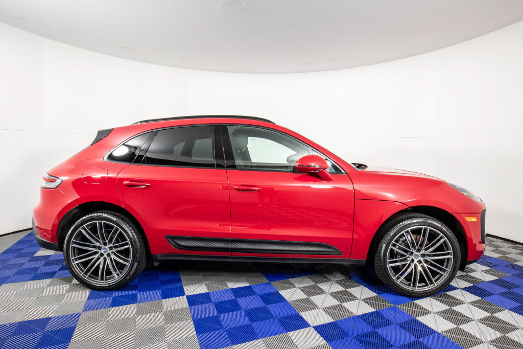 Used 2024 Porsche Macan w/ Premium Plus Package AWD/4WD image 4