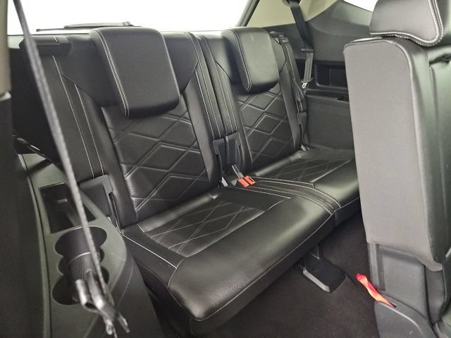 Used 2025 Volkswagen Atlas SE AWD/4WD image 36