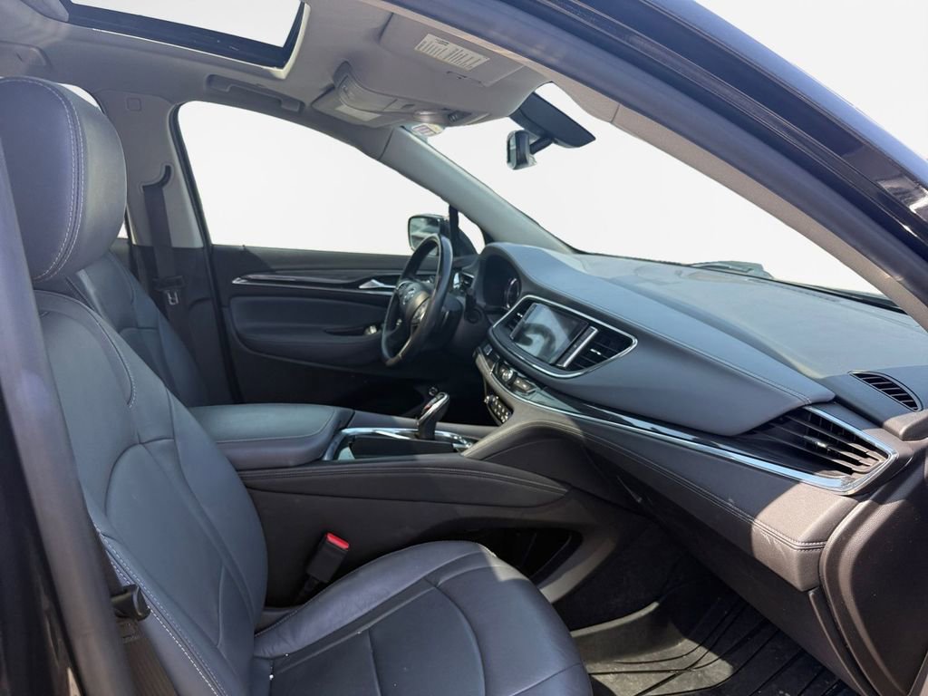 Used 2019 Buick Enclave Essence w/ LPO, Luxury Package image 30