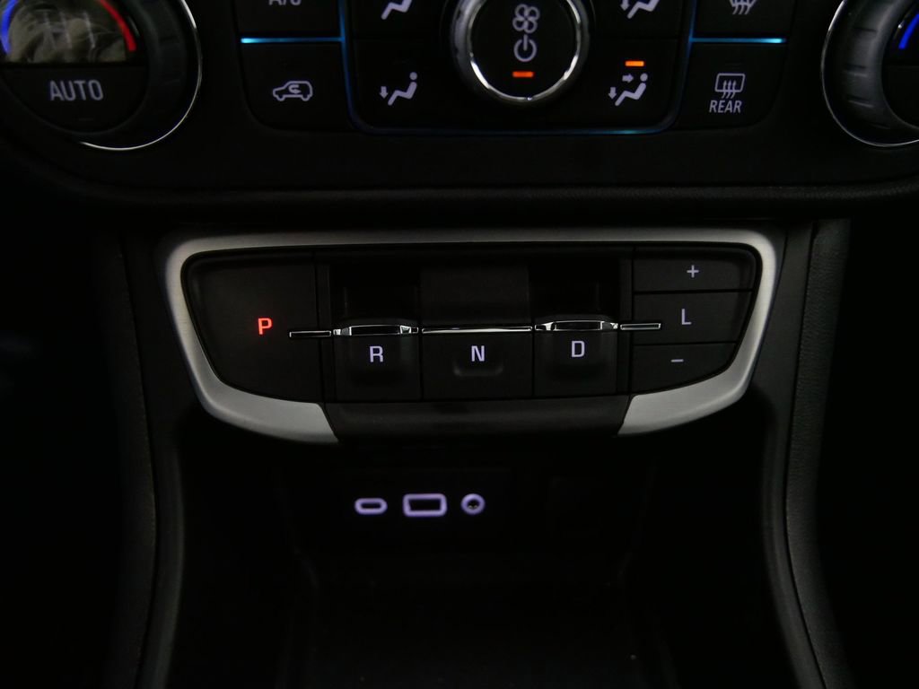 Used 2023 GMC Terrain SLE w/ Driver Convenience Package image 23