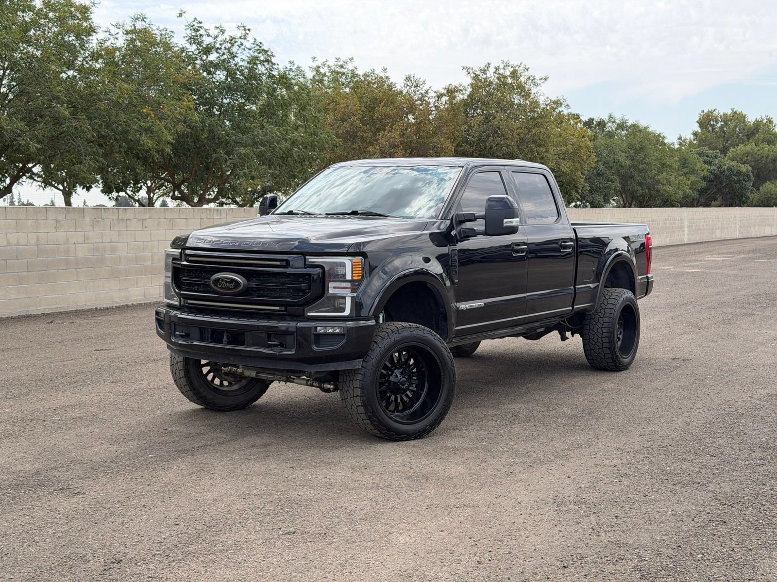 Used 2022 Ford F350 Lariat w/ Tremor Off-Road Package AWD/4WD image 10