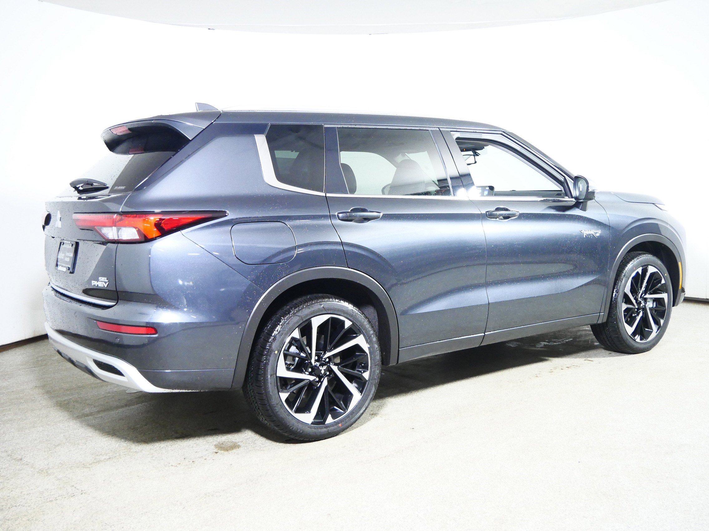 New 2025 Mitsubishi Outlander SEL image 2