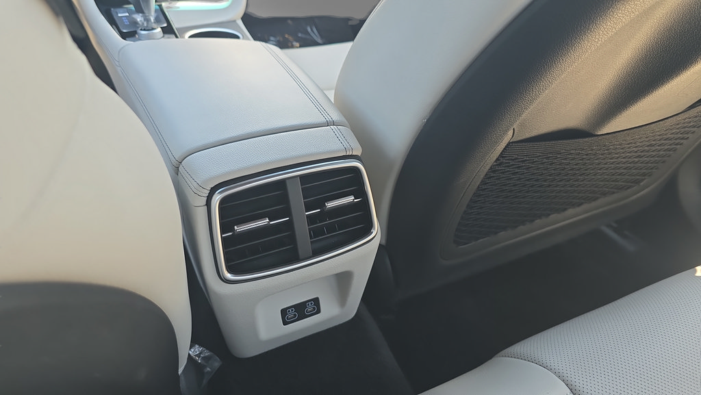 Used 2025 Genesis G70 2.5T AWD/4WD image 11