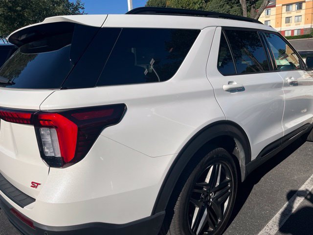 Used 2025 Ford Explorer ST AWD/4WD image 3