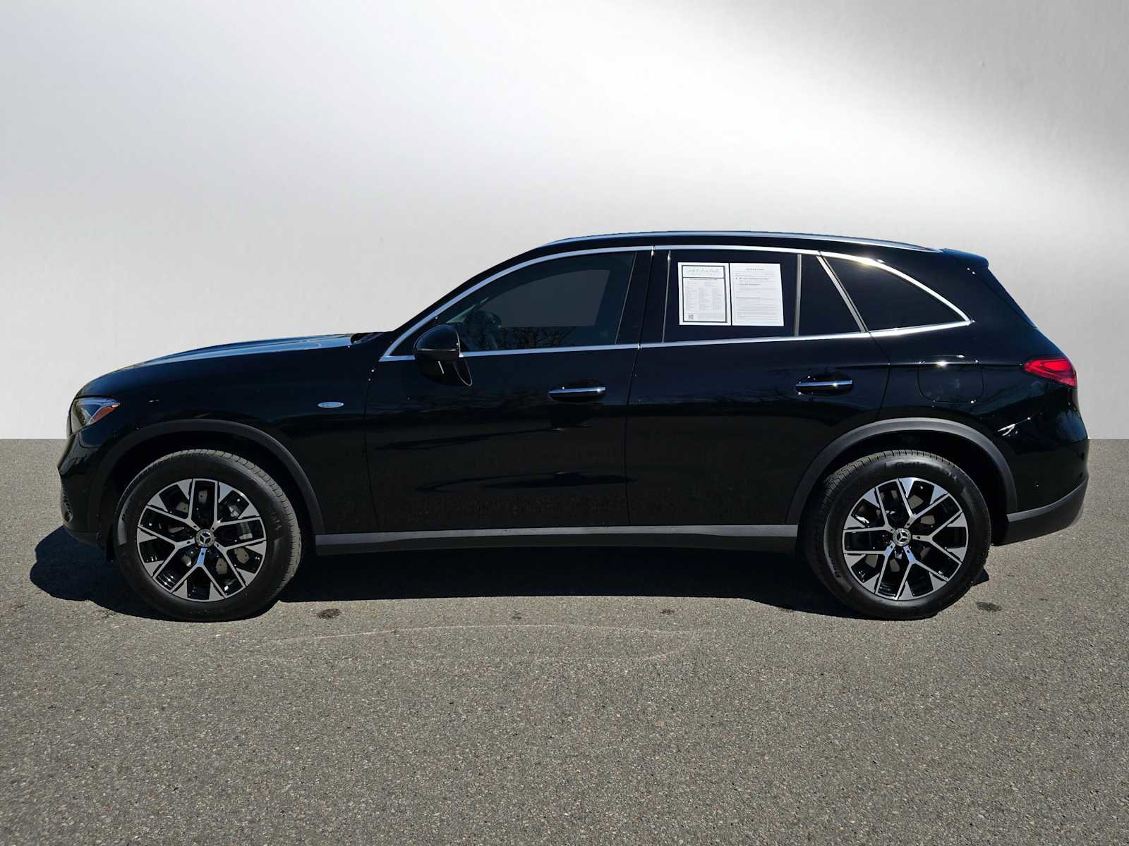 Used 2025 Mercedes-Benz GLC 350e 4MATIC image 6