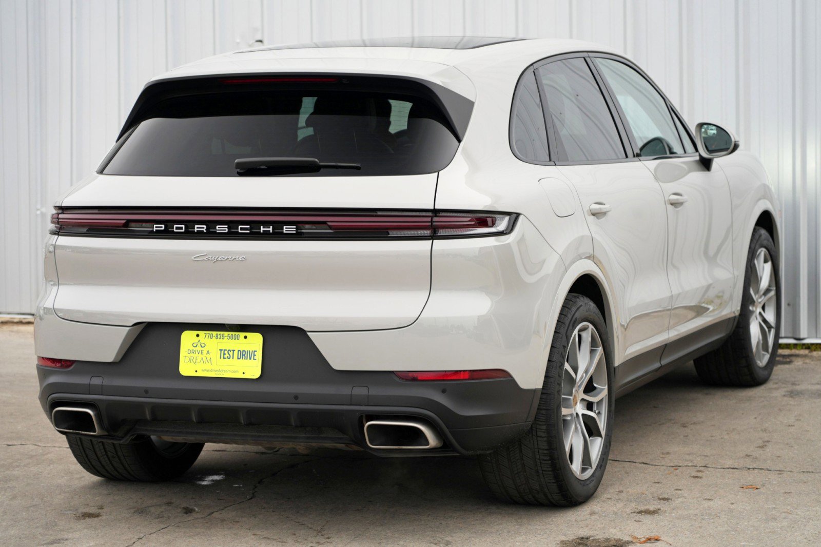 Used 2024 Porsche Cayenne w/ Premium Package image 54