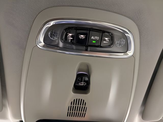 Used 2021 Volvo XC60 T5 Momentum w/ Premium Package image 24