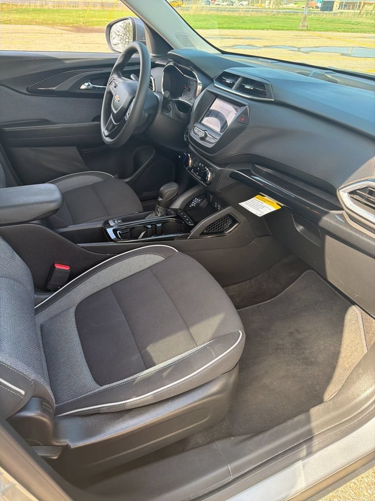 Used 2023 Chevrolet TrailBlazer LT FWD image 16