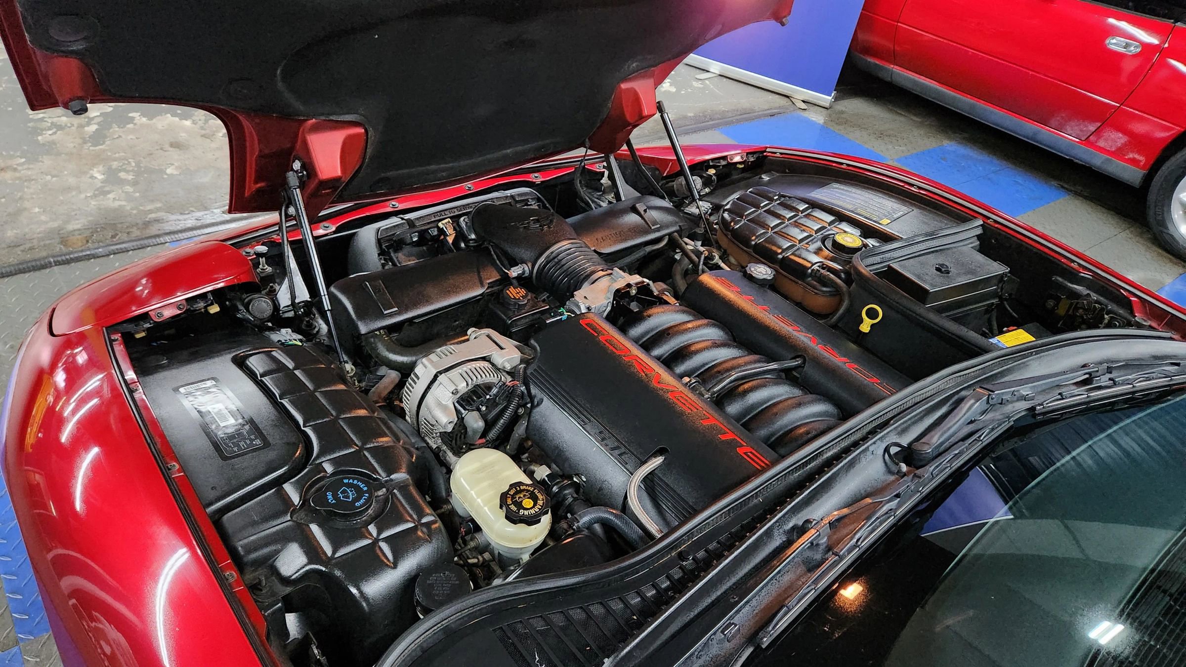 Used 2000 Chevrolet Corvette Coupe w/ Performance Handling Pkg image 41