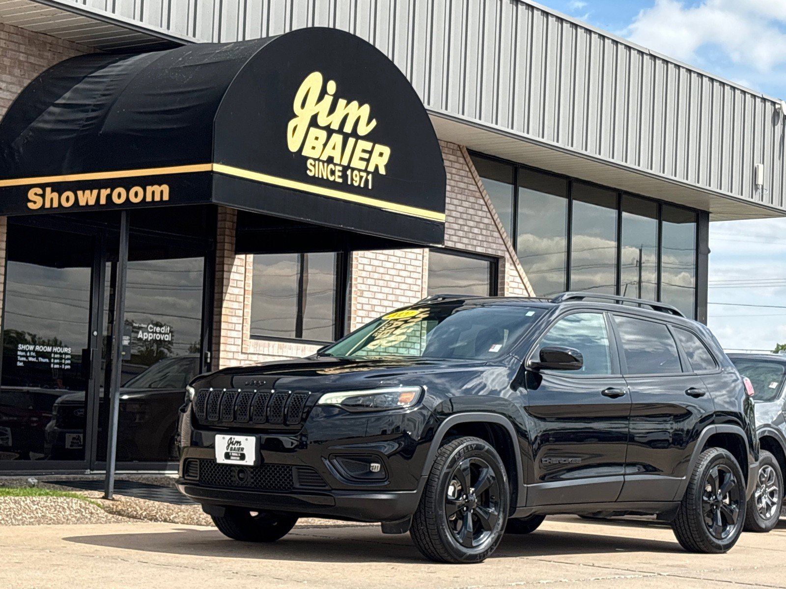 Used 2021 Jeep Cherokee Latitude Plus AWD/4WD image 1