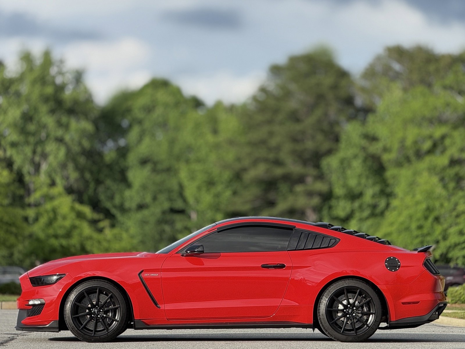 Used 2016 Ford Mustang Shelby GT350 w/ Track Package image 8
