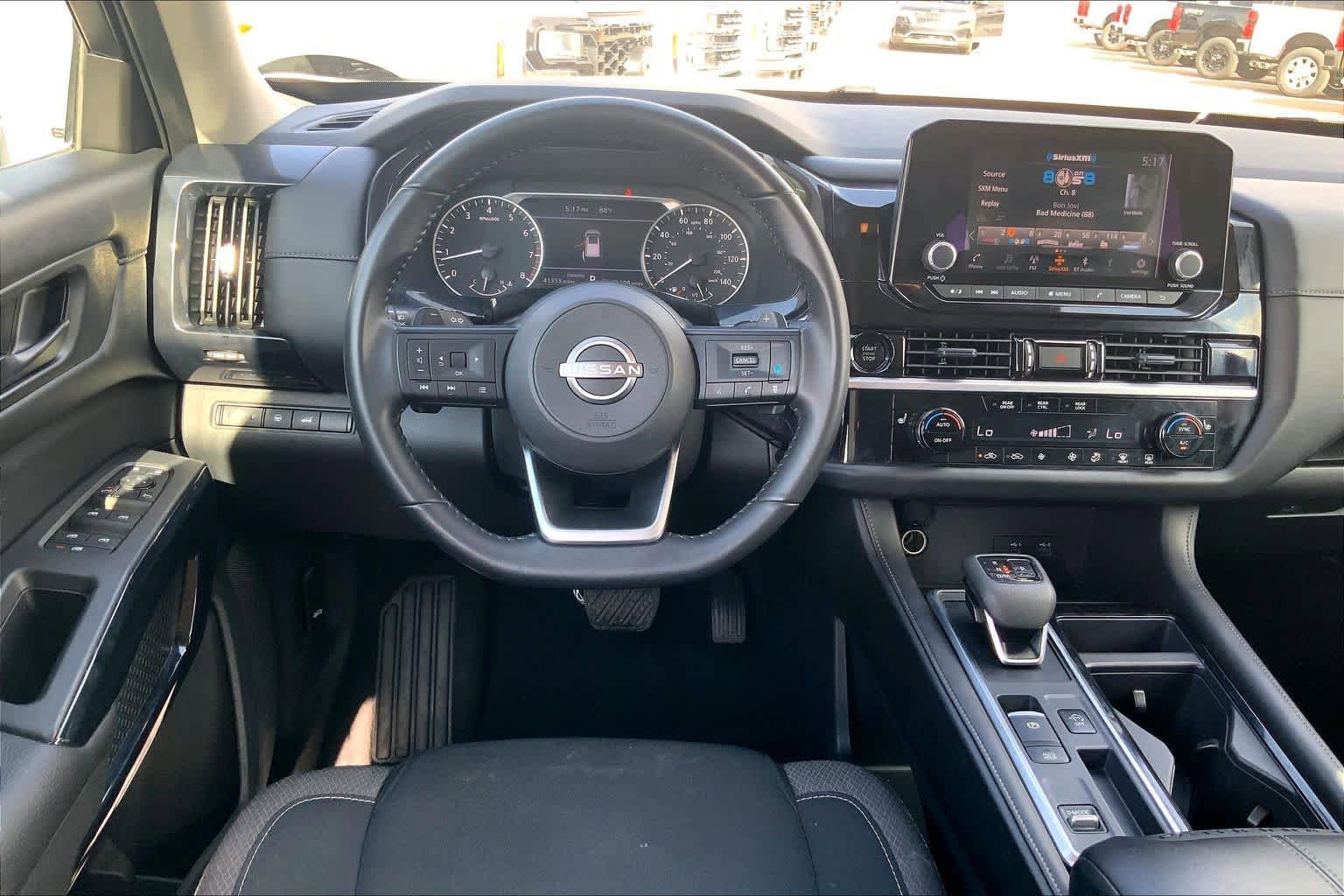 Used 2025 Nissan Pathfinder SV FWD image 6