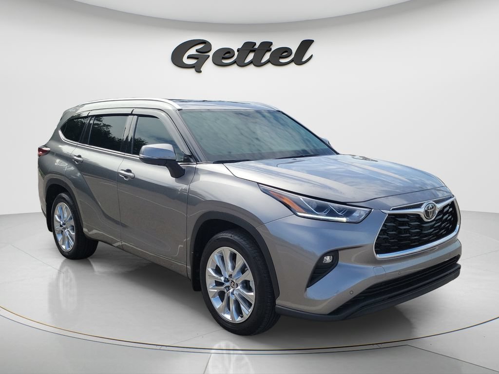 Certified 2026 Toyota Highlander Limited AWD/4WD image 3