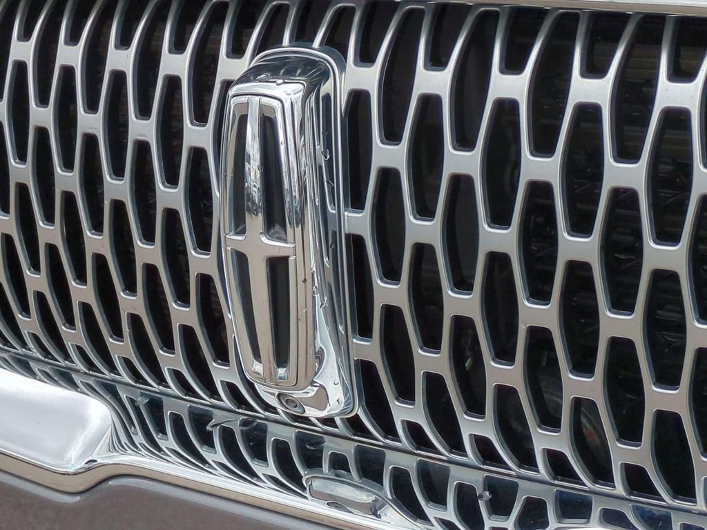 Certified 2023 Lincoln Nautilus Reserve w/ Equipment Group 201A image 9