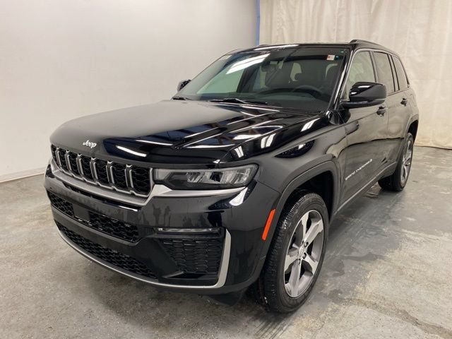 Used 2026 Jeep Grand Cherokee Limited AWD/4WD image 3