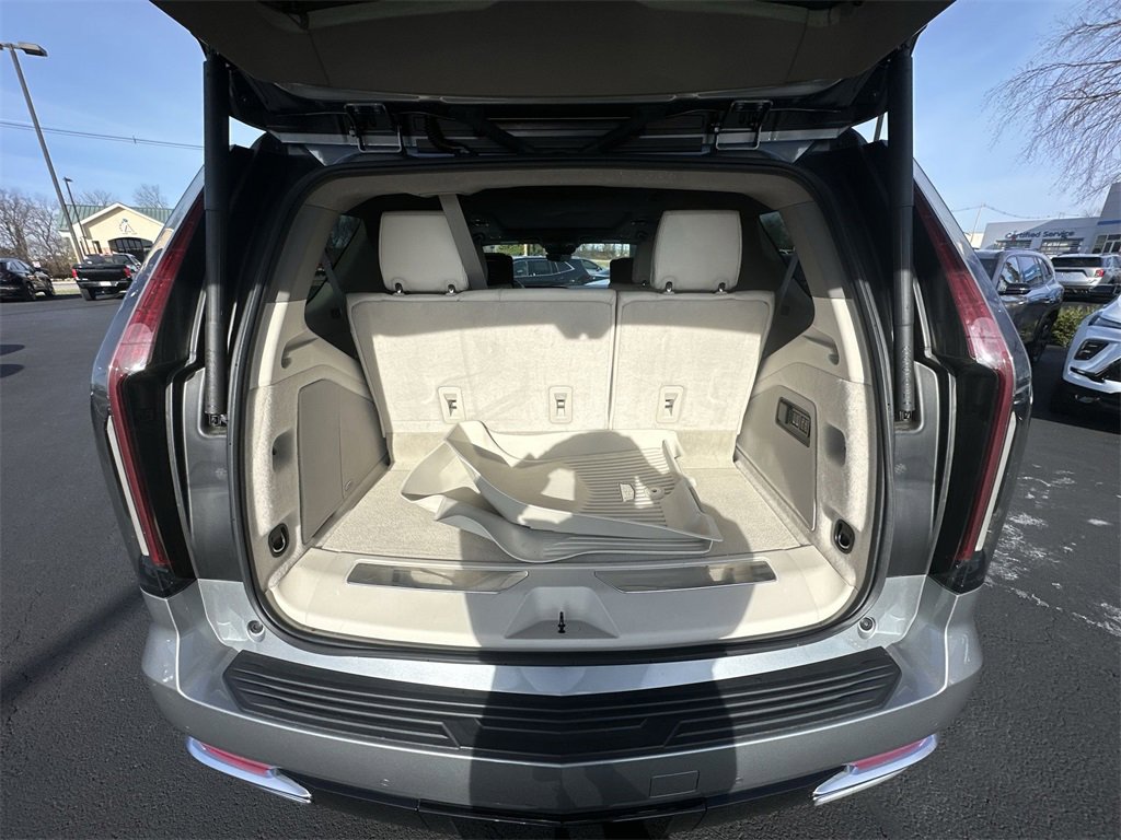 Used 2024 Cadillac Escalade Premium Luxury Platinum w/ Heavy-Duty Trailer Package image 25