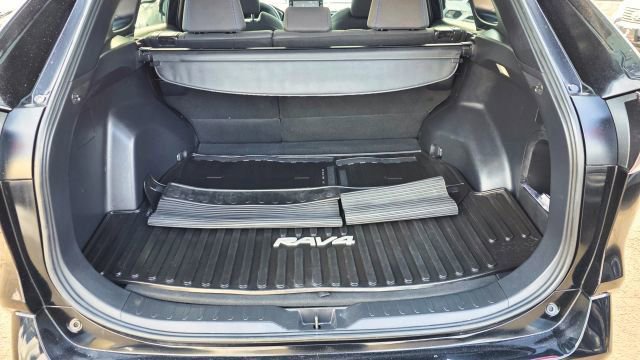 Used 2022 Toyota RAV4 SE w/ Convenience Package image 54