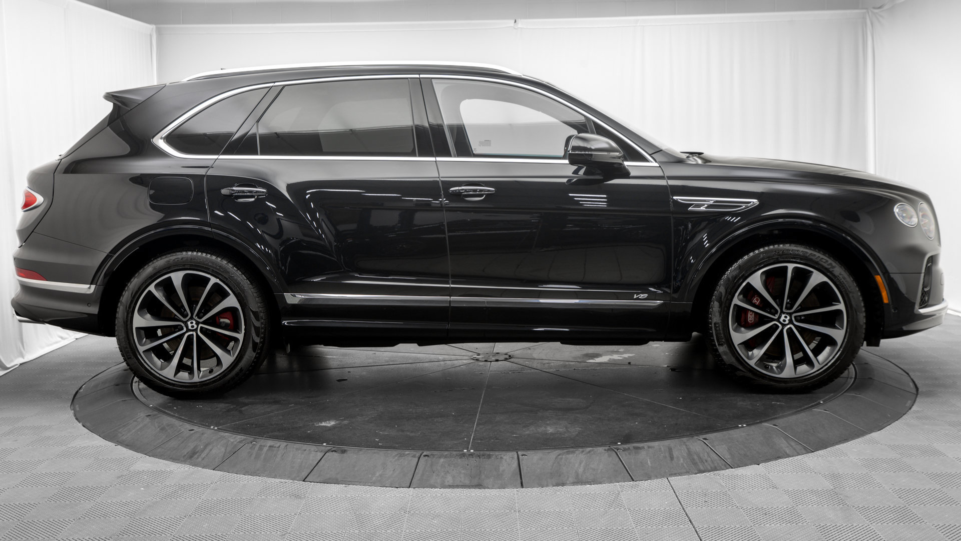 Certified 2022 Bentley Bentayga AWD/4WD image 11