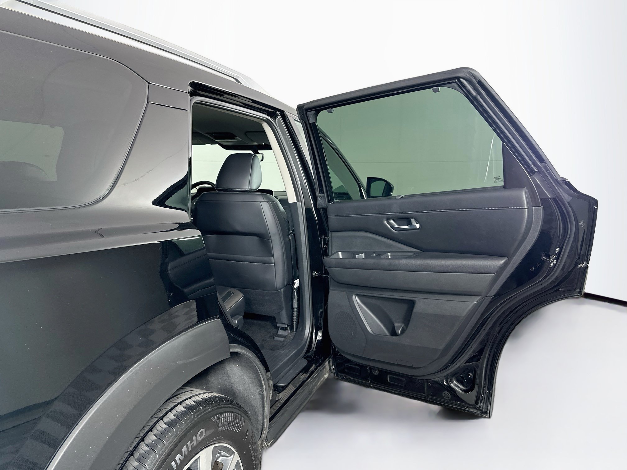 Used 2025 Nissan Pathfinder SL FWD image 32