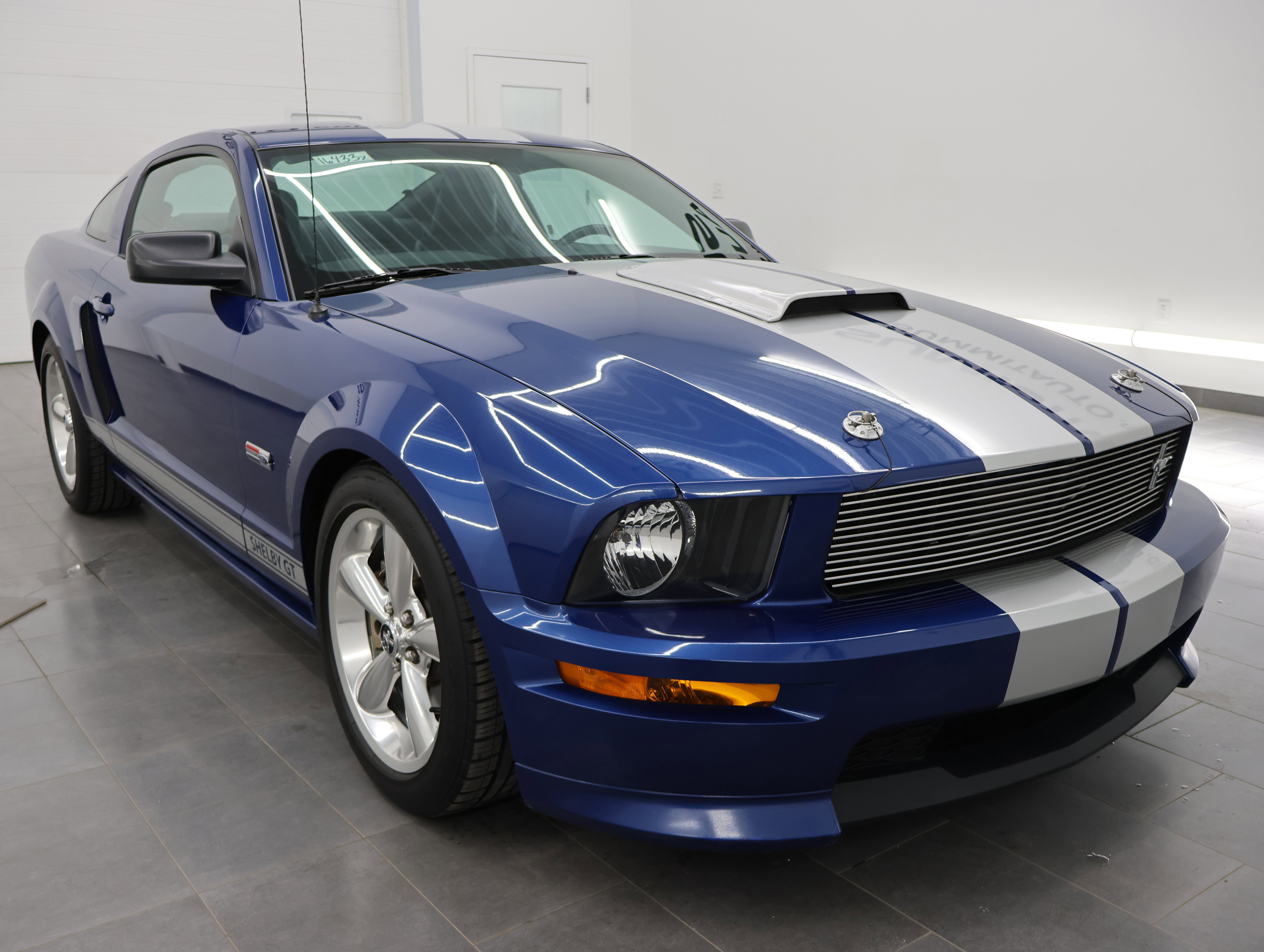 Used 2008 Ford Mustang GT RWD image 2