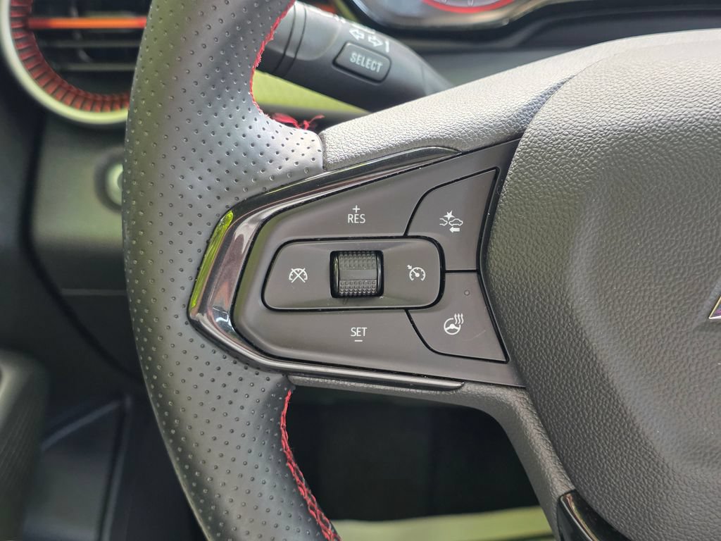 Used 2025 Chevrolet Trax RS w/ Sunroof Package FWD image 18