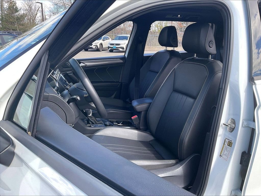 Used 2023 Volkswagen Tiguan SE R-Line AWD/4WD image 10