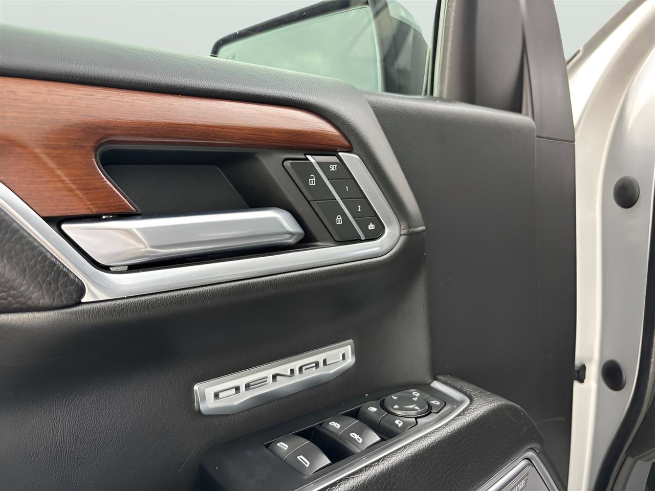 Used 2022 GMC Sierra 1500 Denali AWD/4WD image 18